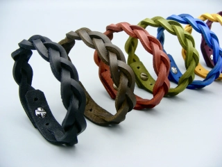 Klasický pletený náramek